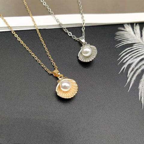 Shell Pearl Pendant Necklace