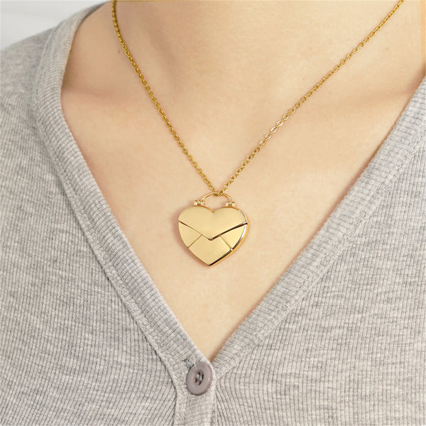 Photo Necklace With Heart Shaped Frame