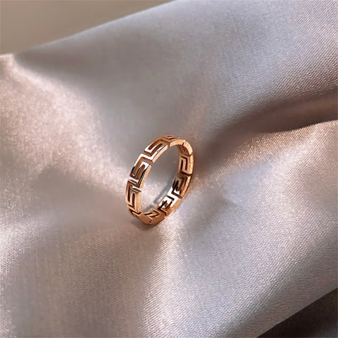 Labyrinth Ring